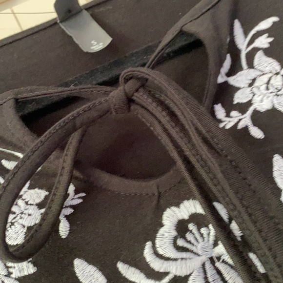 NWT Embroidered Floral Dress - Picture 4 of 5